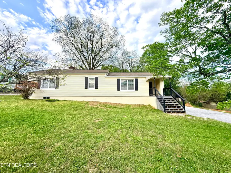 6712 Kern Rd, Knoxville, TN 37918 - #2