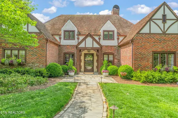 2048 Cherokee Blvd, Knoxville, TN 37919