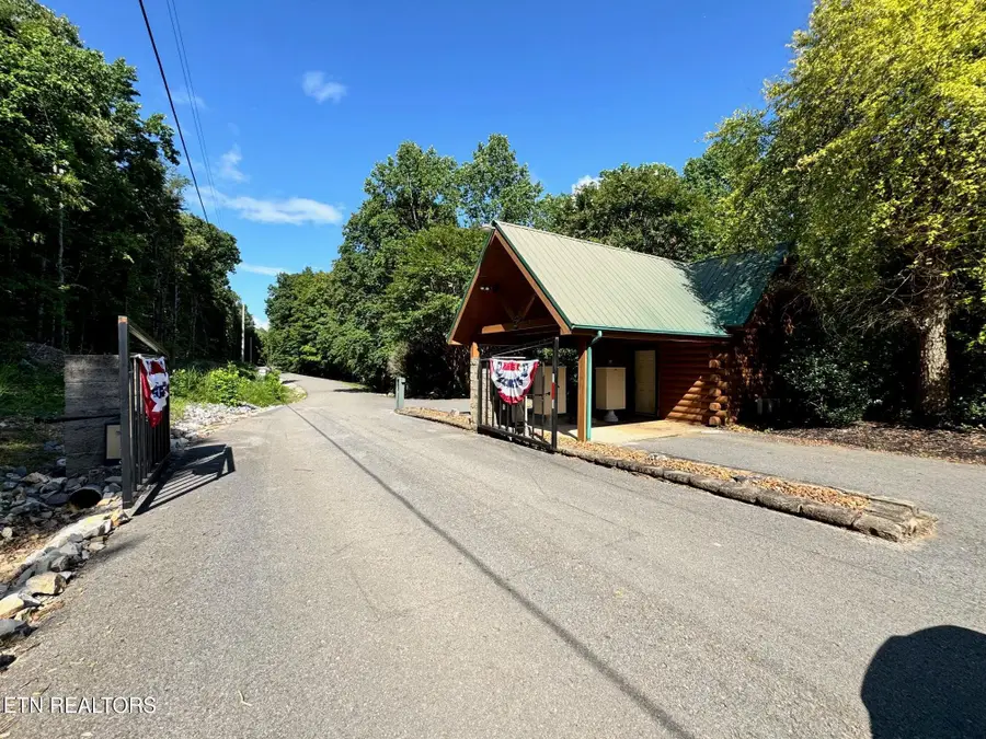 626 N Pointe Tr, Allons, TN 38541 - #2