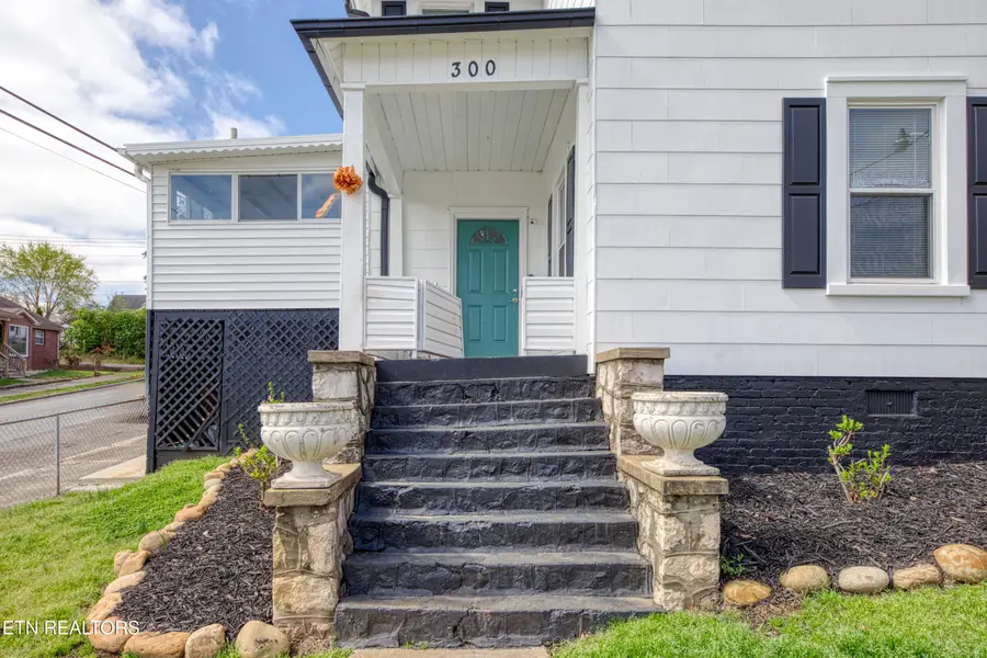 300 N B St, Lenoir City, TN 37771 - #3