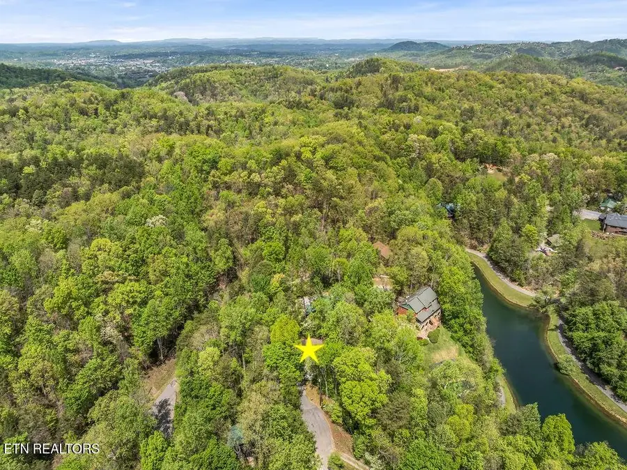 1062 N Ridge Place, Sevierville, TN 37876 - #2