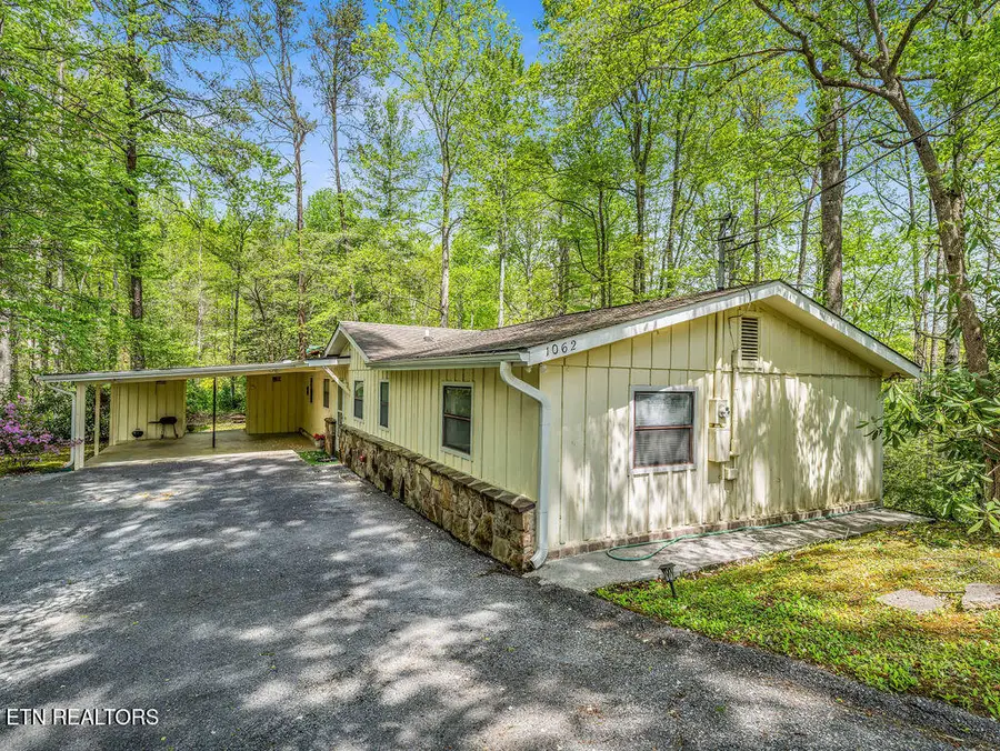 1062 N Ridge Place, Sevierville, TN 37876 - #3