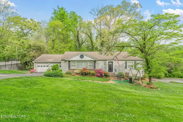 5525 Crestwood Drive, Knoxville, TN 37914