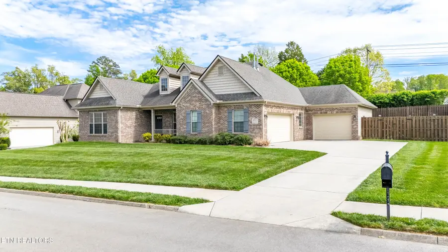 451 Granada Drive, Lenoir City, TN 37772 - #2