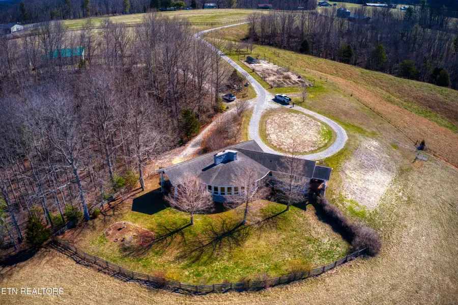 1043 Range Cemetery Rd, Allardt, TN 38504 - #2