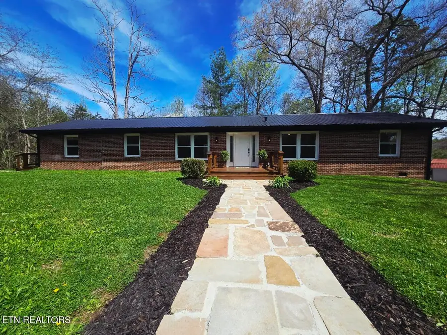 210 Dogwood Ave, Oneida, TN 37841 - #2