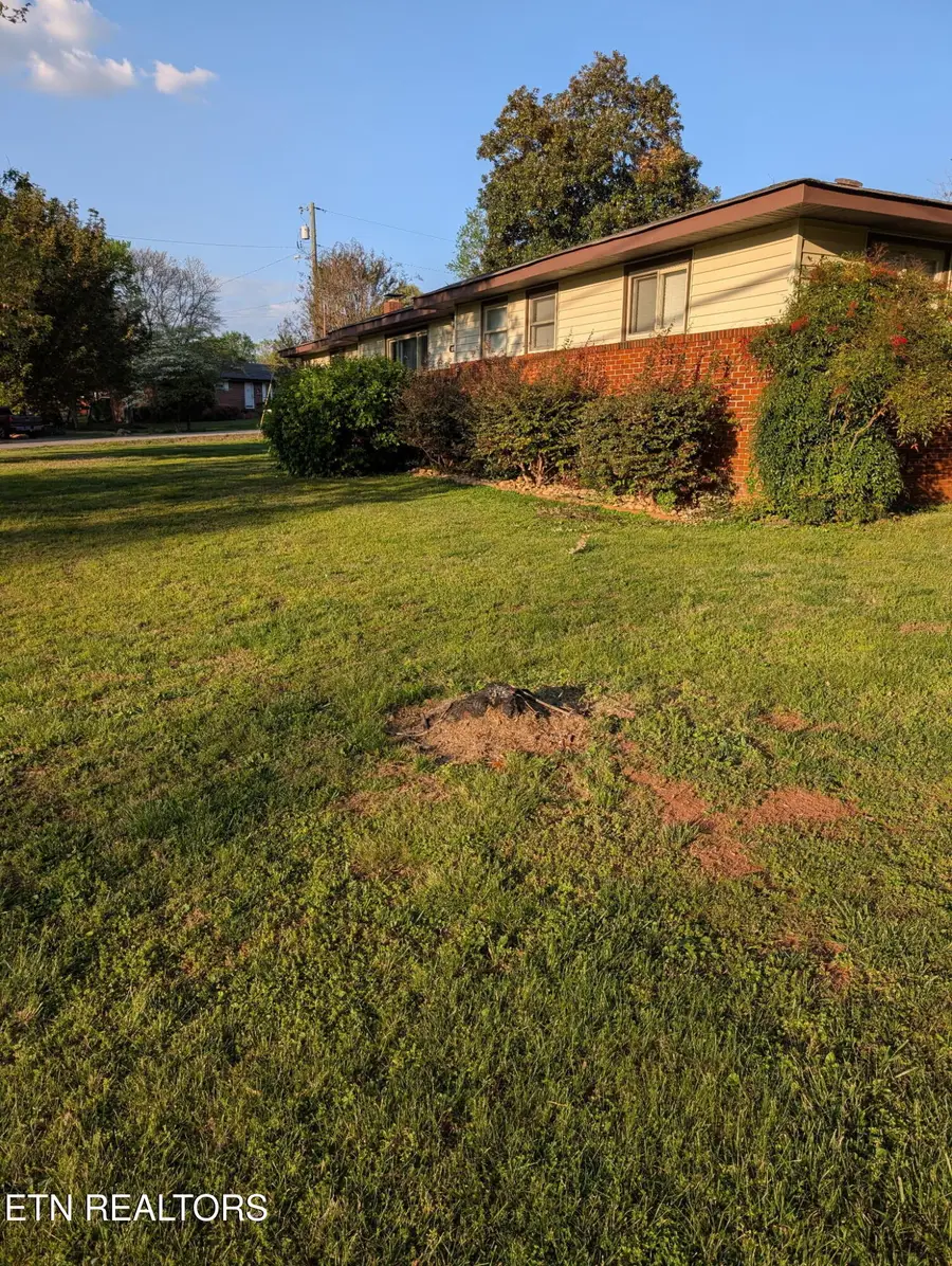1239 Dossett St, Athens, TN 37303 - #2