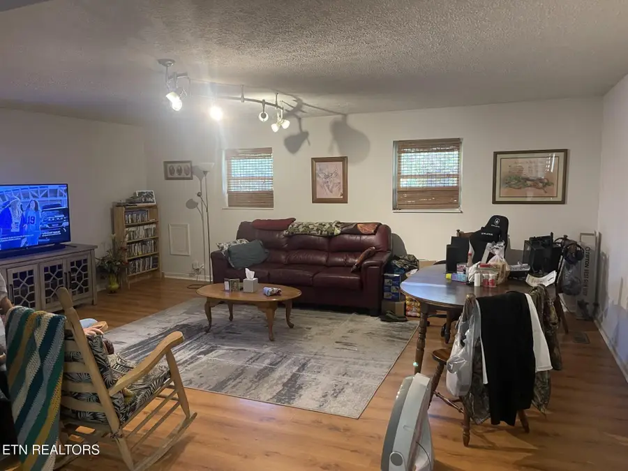 1239 Dossett St, Athens, TN 37303 - #3