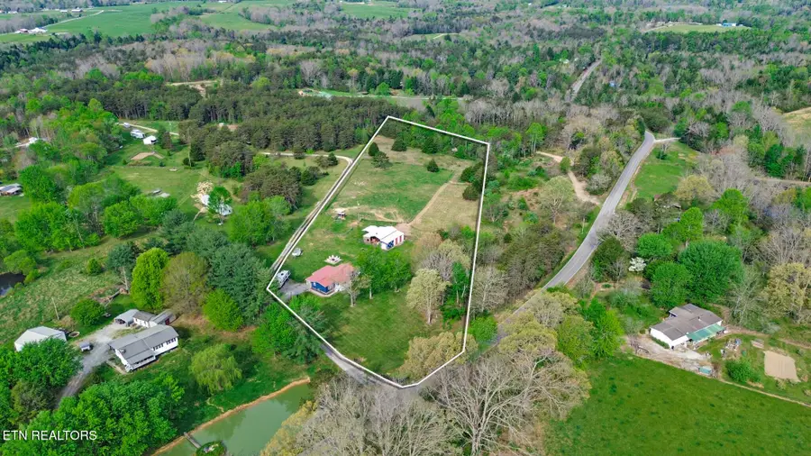 110 James Henry Rd, Deer Lodge, TN 37726 - #2