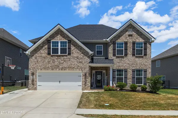1431 Ridge Climber Rd, Knoxville, TN 37922
