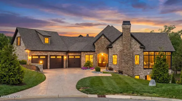 699 Cypress Pointe Drive, Lenoir City, TN 37772