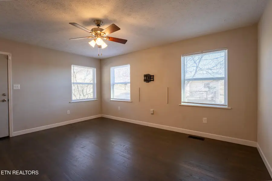 205 N 12th St, Lafollette, TN 37766 - #3