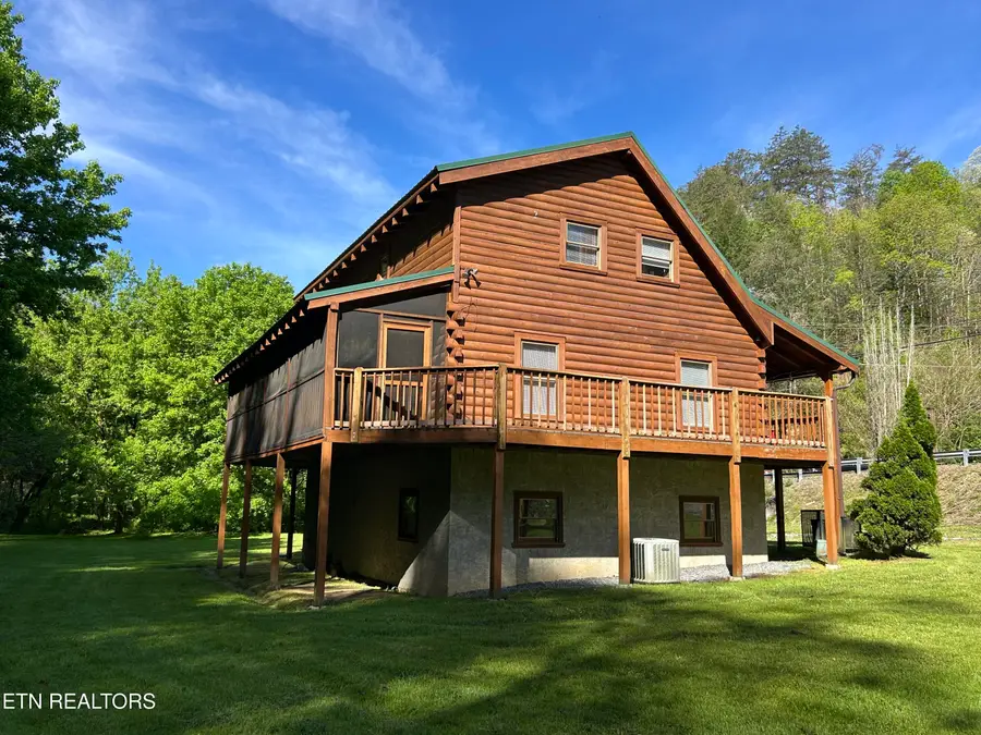1764 Upper Middle Creek Rd, Sevierville, TN 37876 - #3