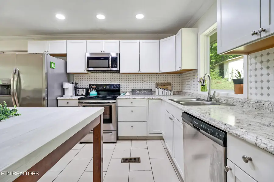 605 Crestview Lane, Rockwood, TN 37854 - #3