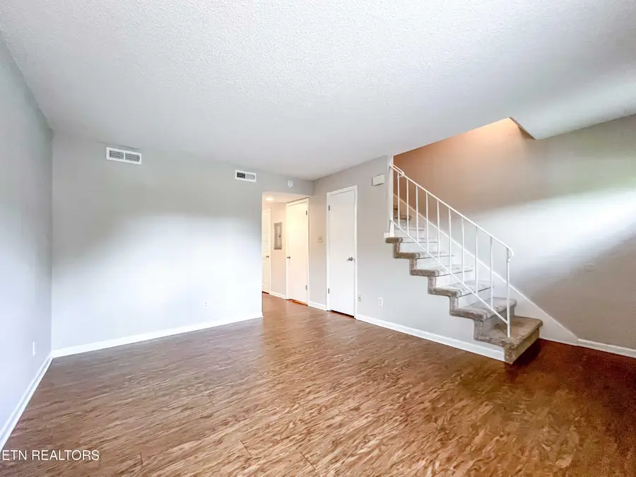 7304 Old Clinton Pike #E, Knoxville, TN 37921 - #3