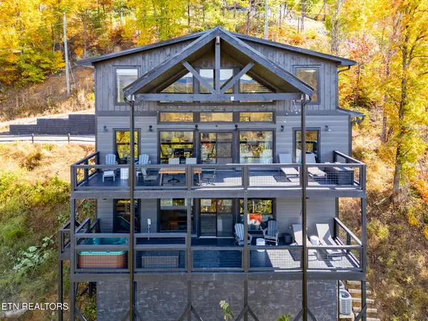 3316 Sugar Maple Loop Rd, Sevierville, TN 37862