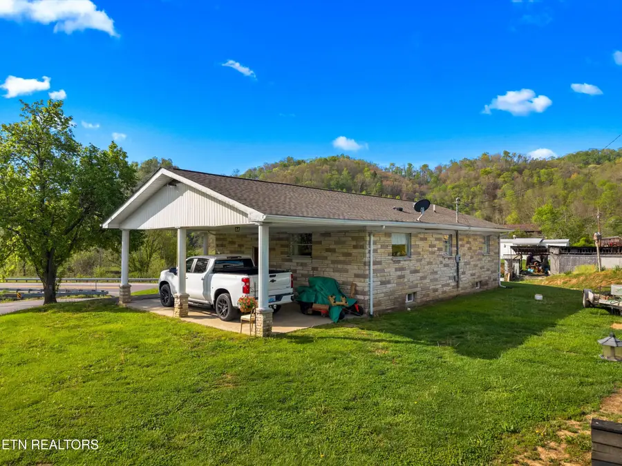 2846 Tazewell Hwy, Sneedville, TN 37869 - #3