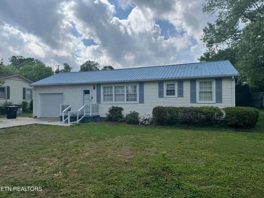 1209 Morgan St, Athens, TN 37303 - #2