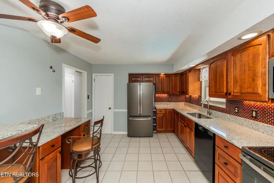 7341 Glastonbury Rd, Knoxville, TN 37931 - #2