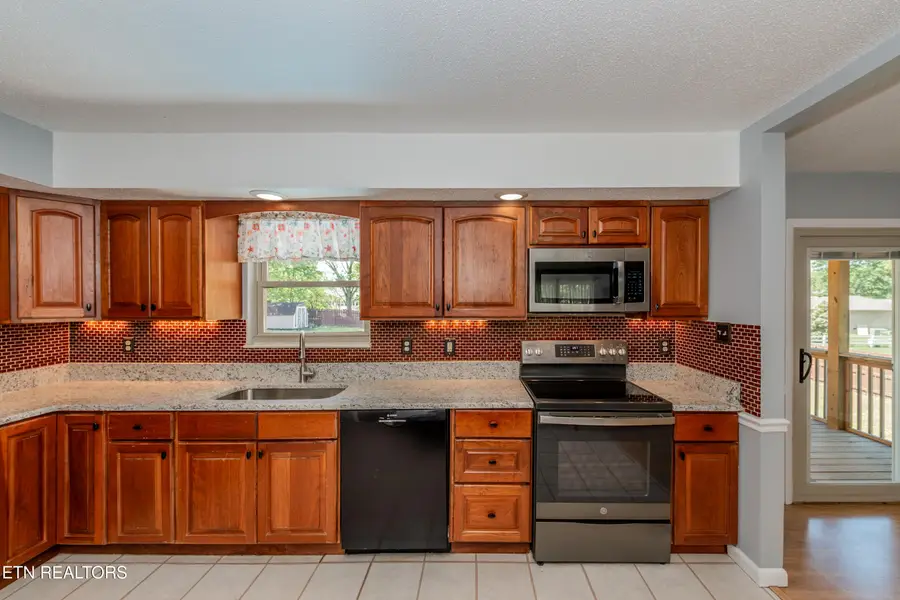 7341 Glastonbury Rd, Knoxville, TN 37931 - #3