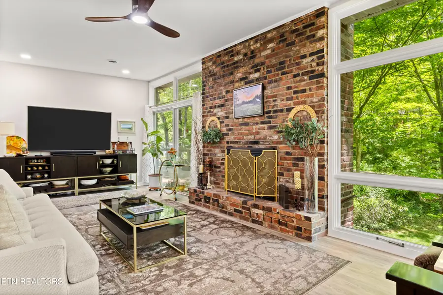 2513 SW Lakemoor Drive, Knoxville, TN 37920 - #2