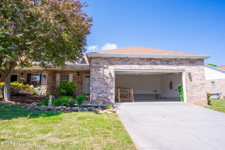 215 Royal Oaks Drive, Maryville, TN 37801 - #2