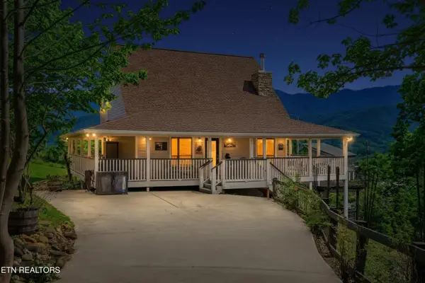 860 Pine Top Lane, Gatlinburg, TN 37738