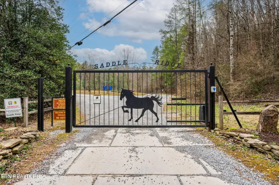 1820 Oakwood Rd, Walland, TN 37886 - #2