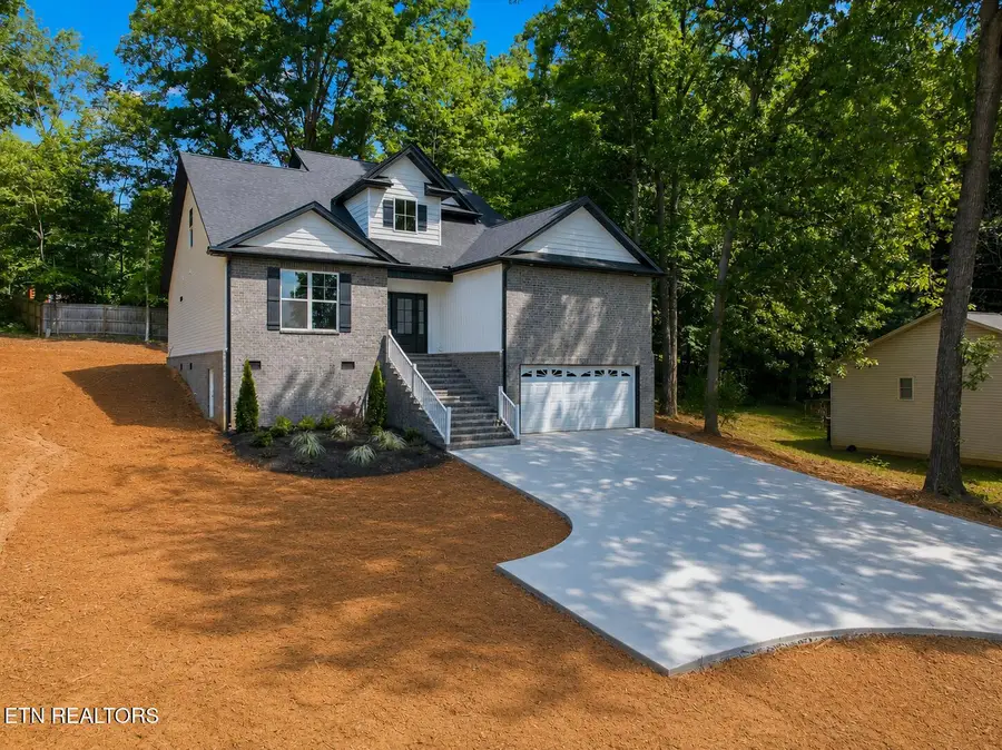3185 Fairoaks Drive, Maryville, TN 37803 - #3