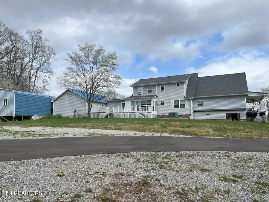 240 Indian Creek Rd, Jacksboro, TN 37757 - #3