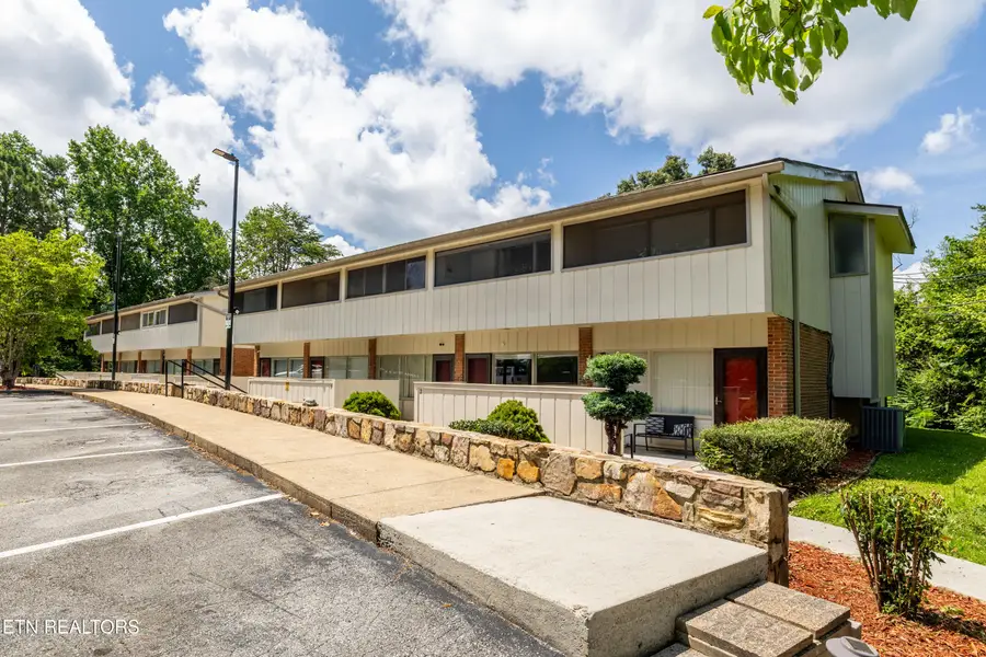 2806 Suncrest Rd #APT 4, Pigeon Forge, TN 37863 - #2