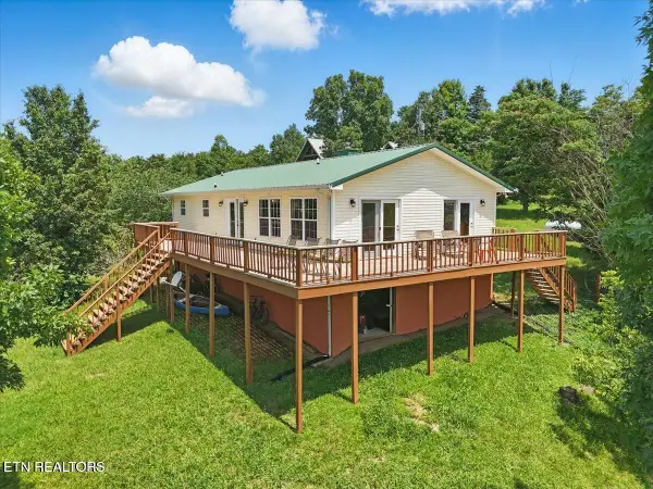 1381 Lake Front Drive, Dandridge, TN 37725