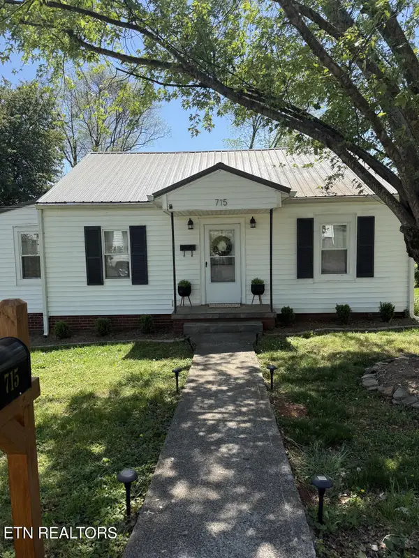 715 Ferry St, Loudon, TN 37774