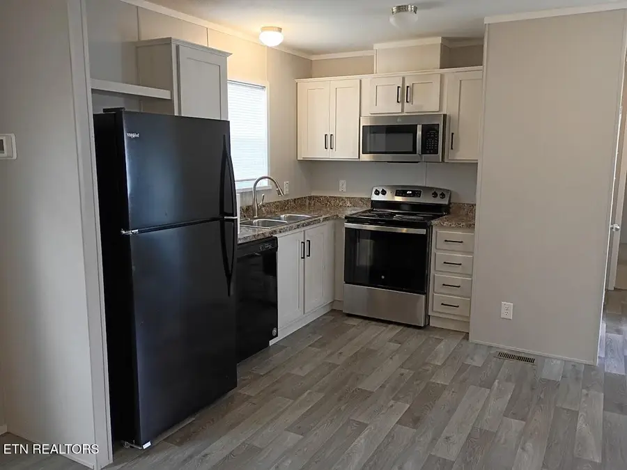 222 Braddock St, Crossville, TN 38571 - #3