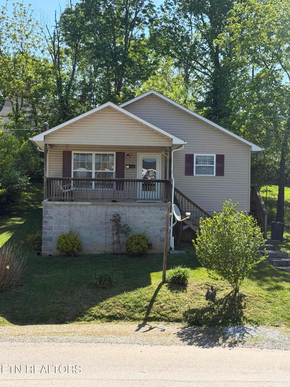 216 N Cross St, Oneida, TN 37841 - #1