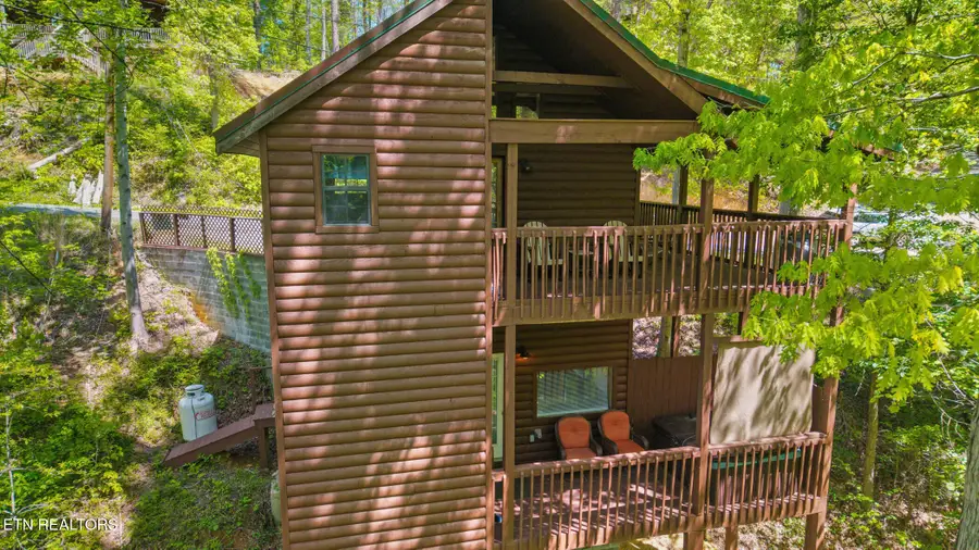 1607 S Mountain View Rd, Sevierville, TN 37876 - #2