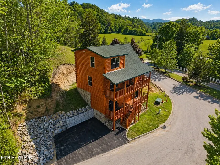 1632 Mountain Lodge Way, Pigeon Forge, TN 37862 - #3