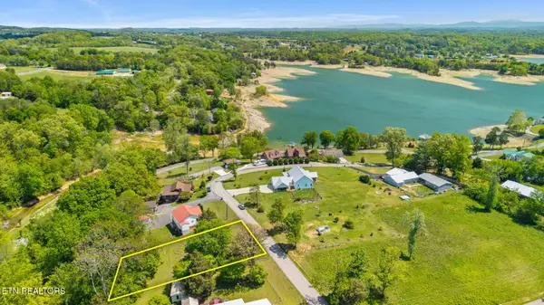 720 Garrett Rd, Dandridge, TN 37725