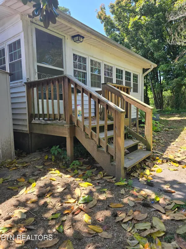205 E Tennessee Ave, Oak Ridge, TN 37830