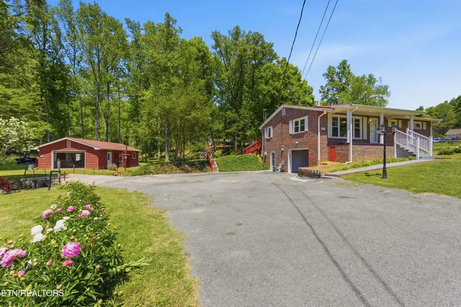 219 Evergreen St, Harriman, TN 37748 - #2