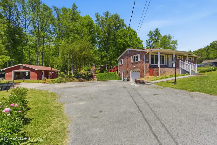 219 Evergreen St, Harriman, TN 37748 - #3