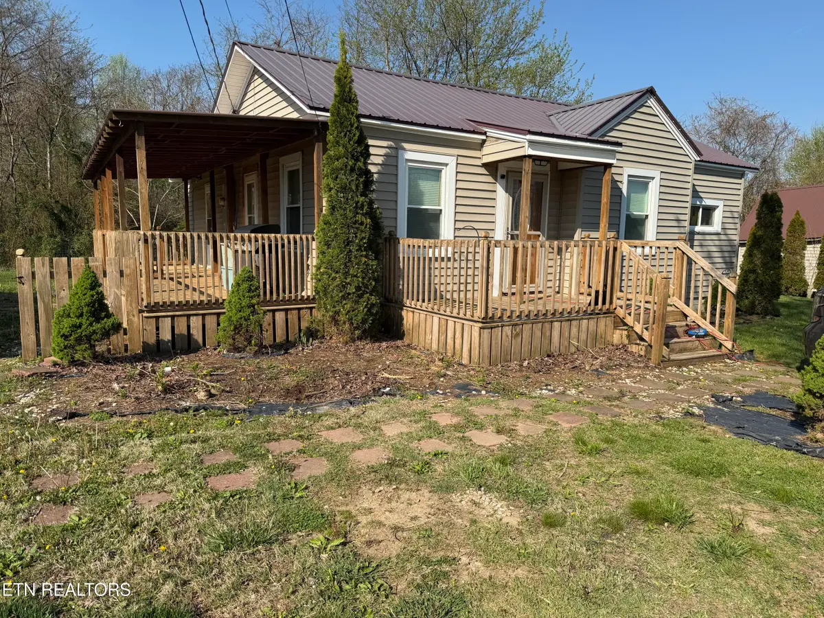303 W Stewart Ave, Monterey, TN 38574 - #1