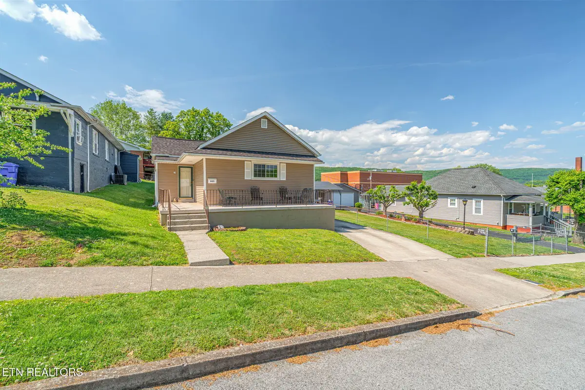 905 Cumberland St, Harriman, TN 37748 - #1
