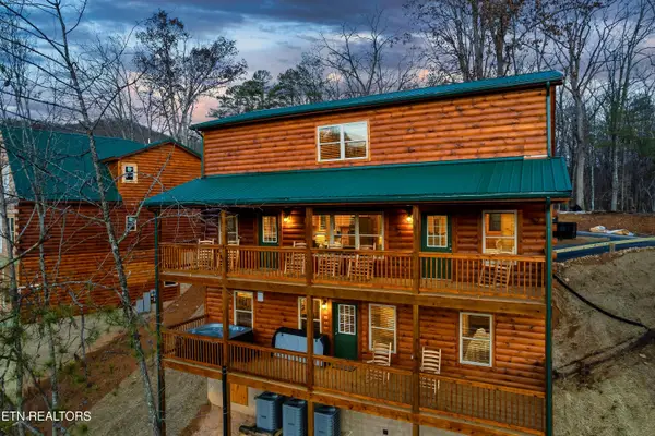 809 String Run Way, Pigeon Forge, TN 37863