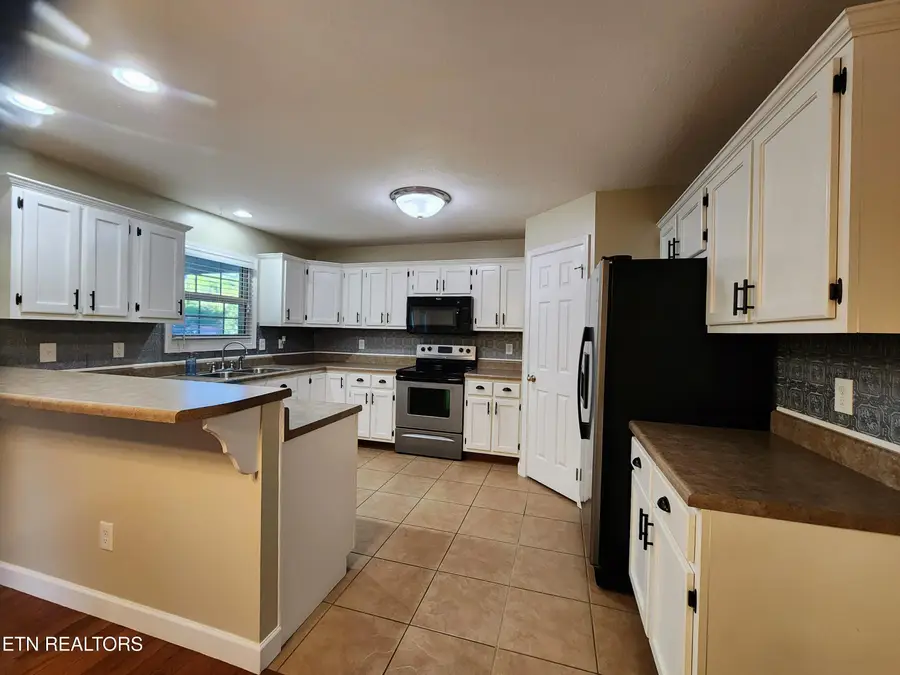 318 Lee Village, Harriman, TN 37748 - #3