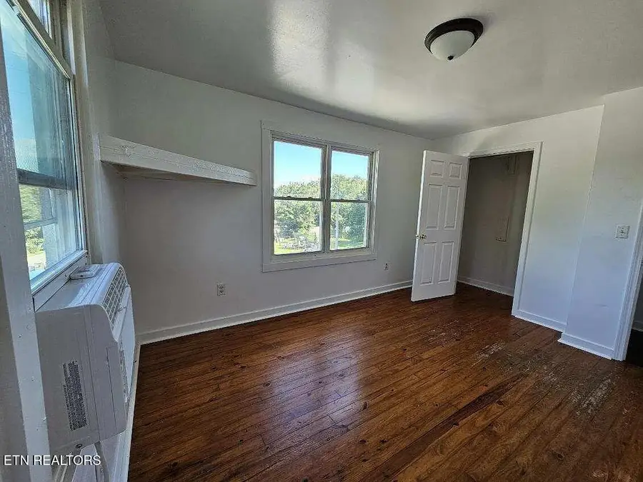 725 Chilhowee St, Harriman, TN 37748 - #2