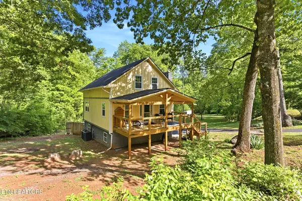 3905 Light Pink Rd, Louisville, TN 37777
