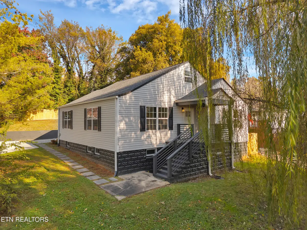 2505 Buffat Mill Rd, Knoxville, TN 37917 - #1
