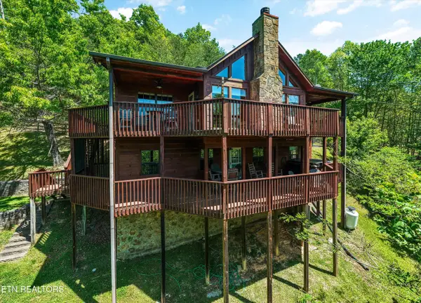1916 Buds Ridge Way, Sevierville, TN 37862