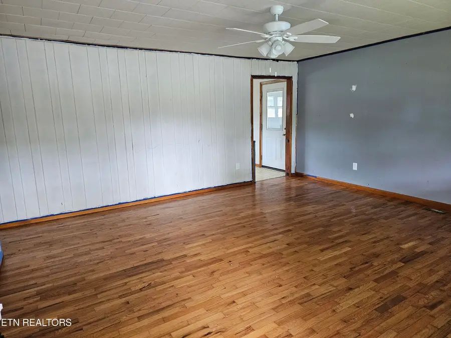 306 Wilson Hurst St, Tazewell, TN 37879 - #3